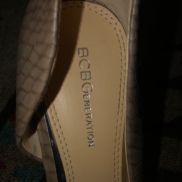 BCBG HEELS - Picture 4 of 4